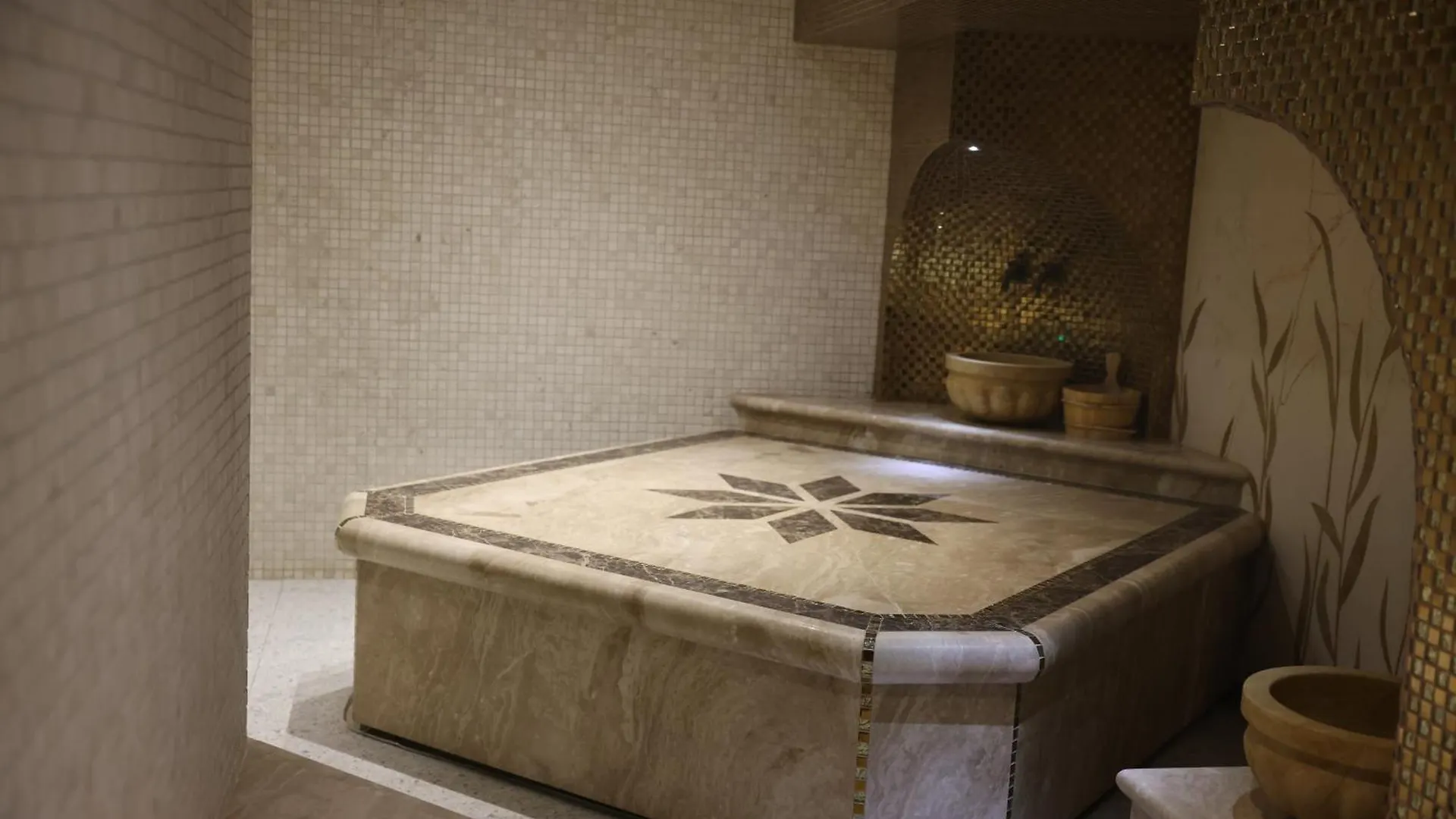 Hotel Colombo Berat 5*,
