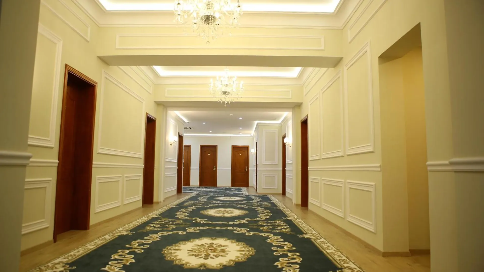 Hotel Colombo Berat 5*,