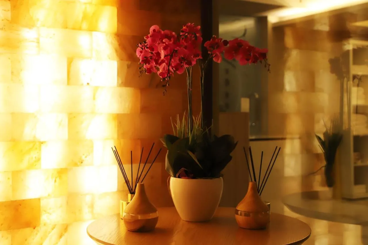 *****  בראט Hotel Colombo אלבניה