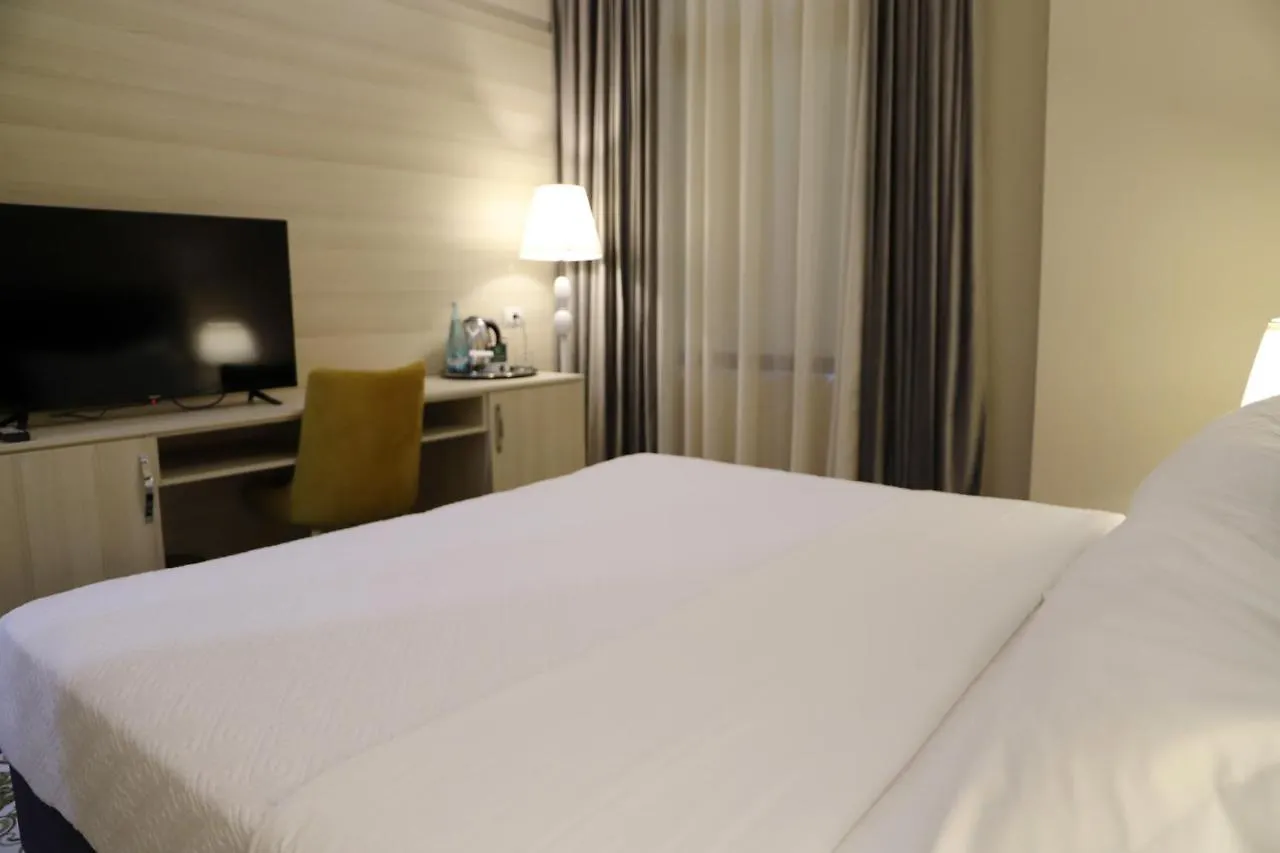 בראט Hotel Colombo אלבניה