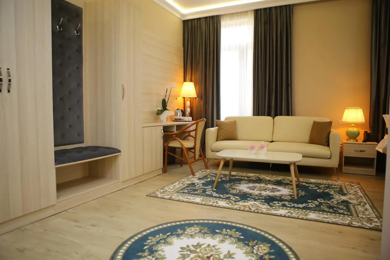 Hotel Colombo Berat 5*,